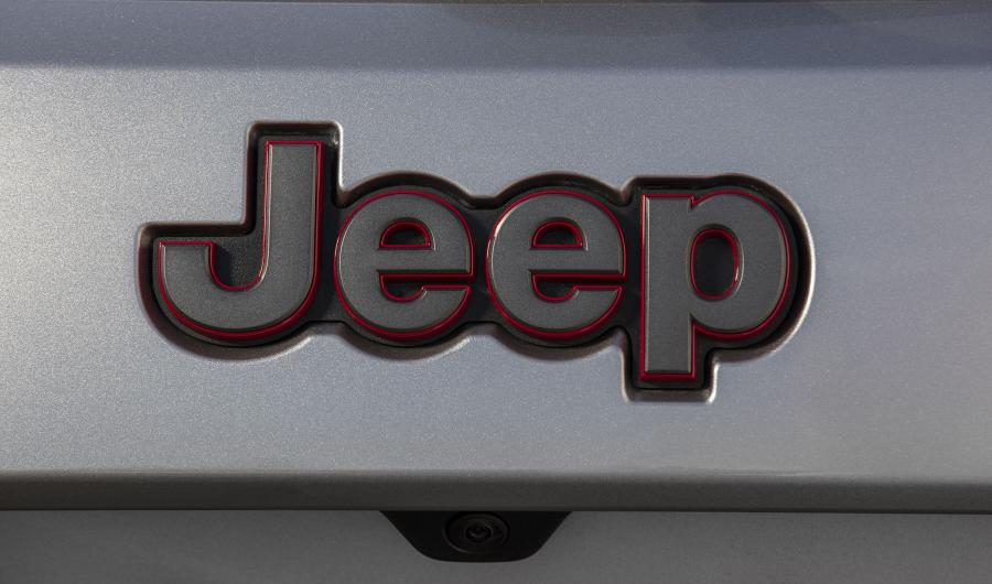 Логотип Jeep Grand Cherokee Trailhawk (WK2) 2016 года  (фото 4 из 40)